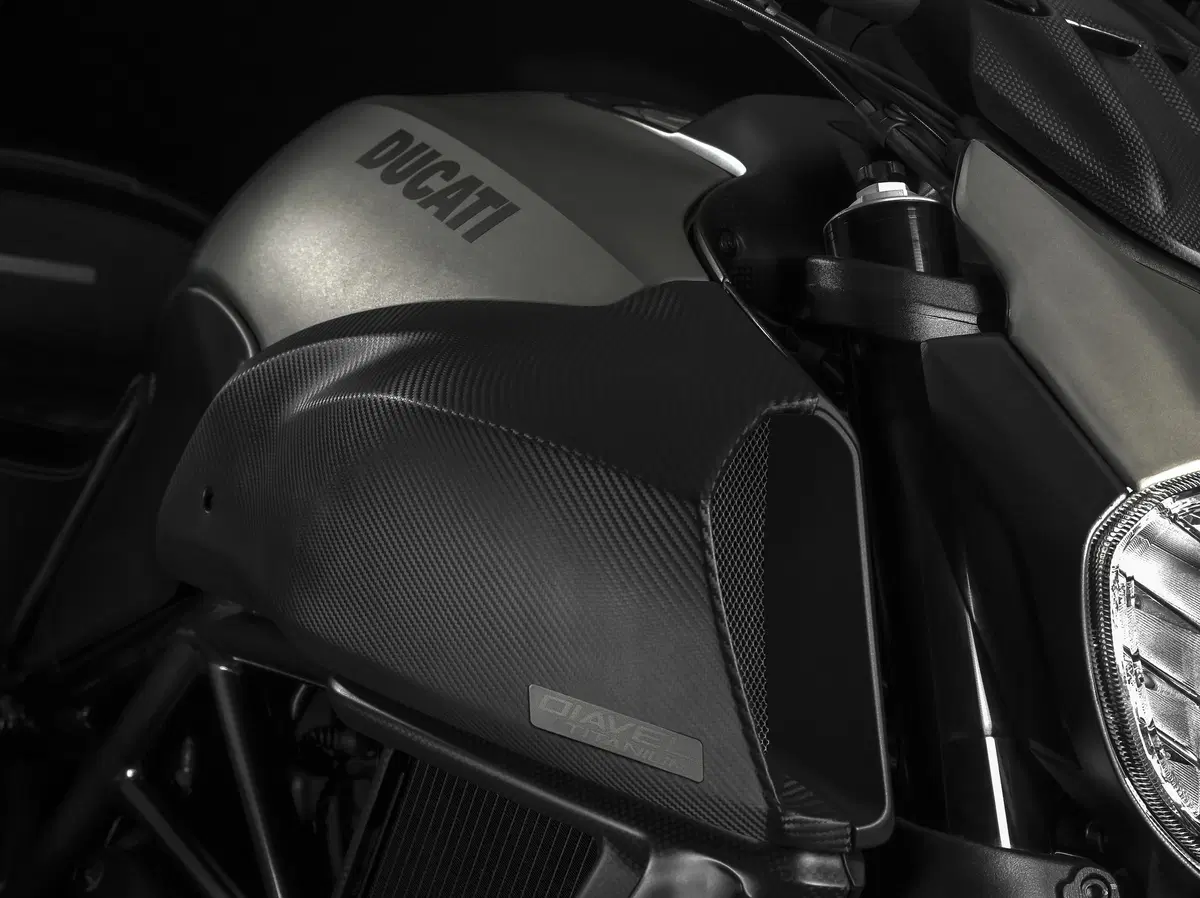 Diavel Titanium, un’edizione speciale per palati fini (10)