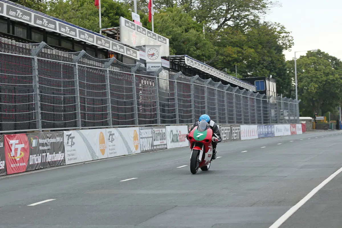 Classic TT: la gallery delle prime qualifiche (10)