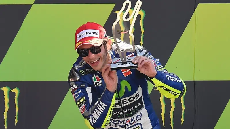 MotoGP 2015, Le Mans. Rossi: "Bello arrivare cos&igrave; al Mugello"