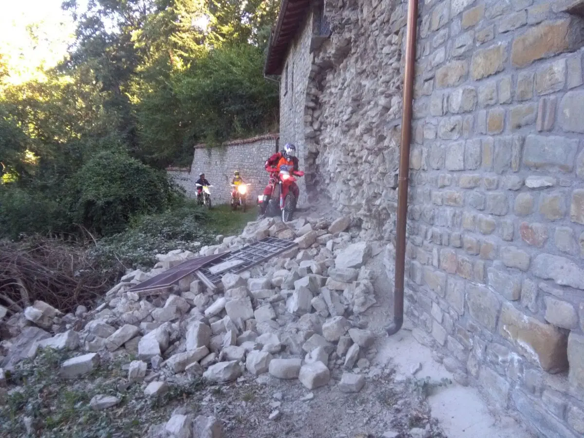 Motociclisti  terremoto (3)