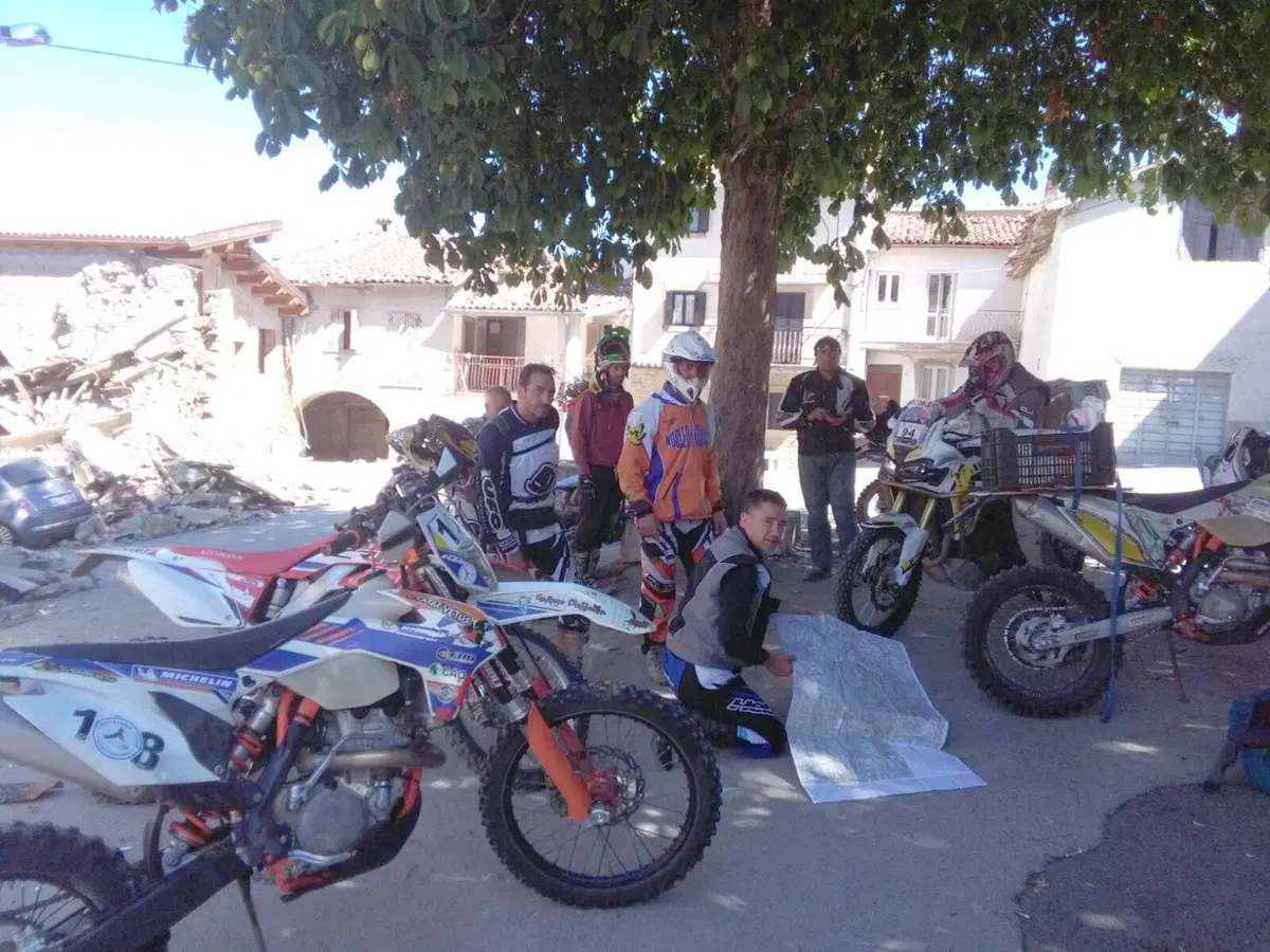 Motociclisti  terremoto (5)