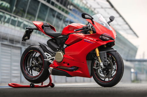 Leggermente rivista nella linea, la Ducati Panigale resta fedele ai canoni estetici che l'hanno resa famosa 