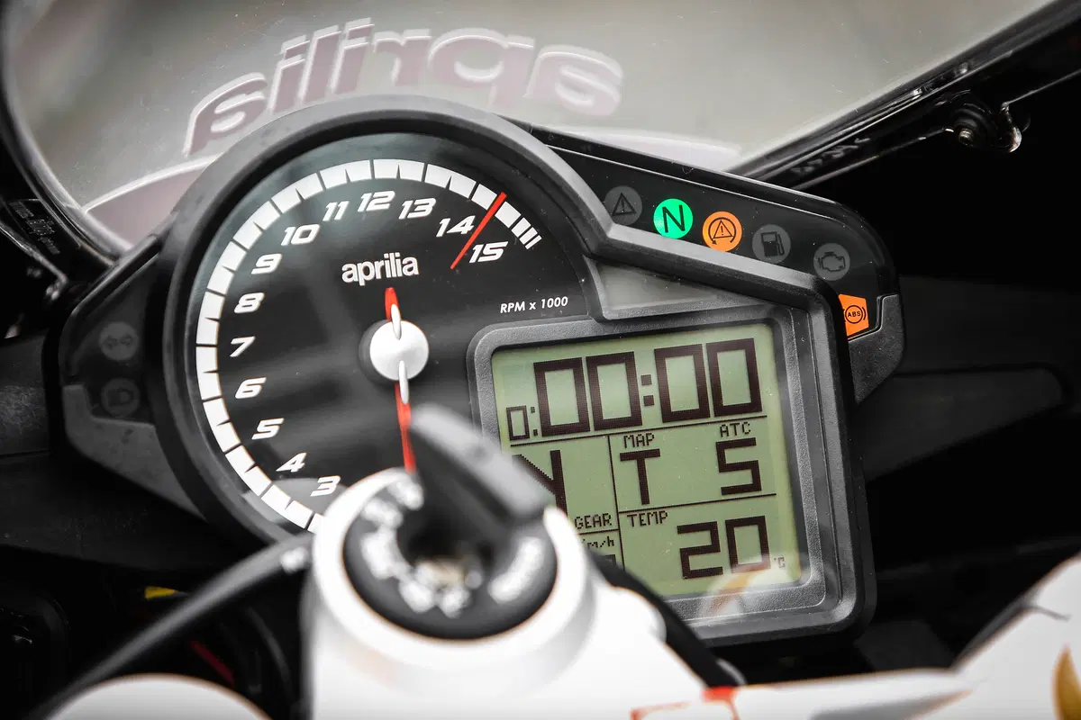 Supersportive 2015: Aprilia RSV4 RF Statiche (3)
