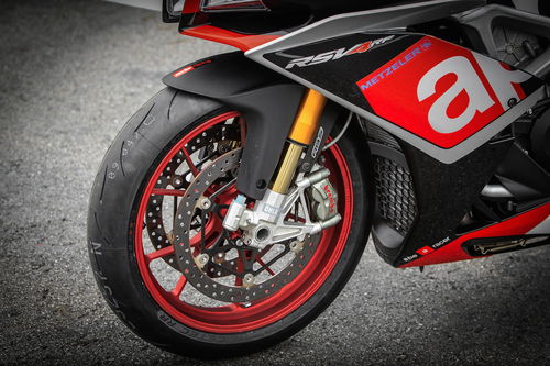 Forcella Ohlins di alto livello per l'Aprilia RSV4 RF