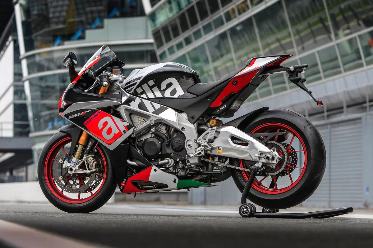 Supersportive 2015: Aprilia RSV4 RF Statiche (10)