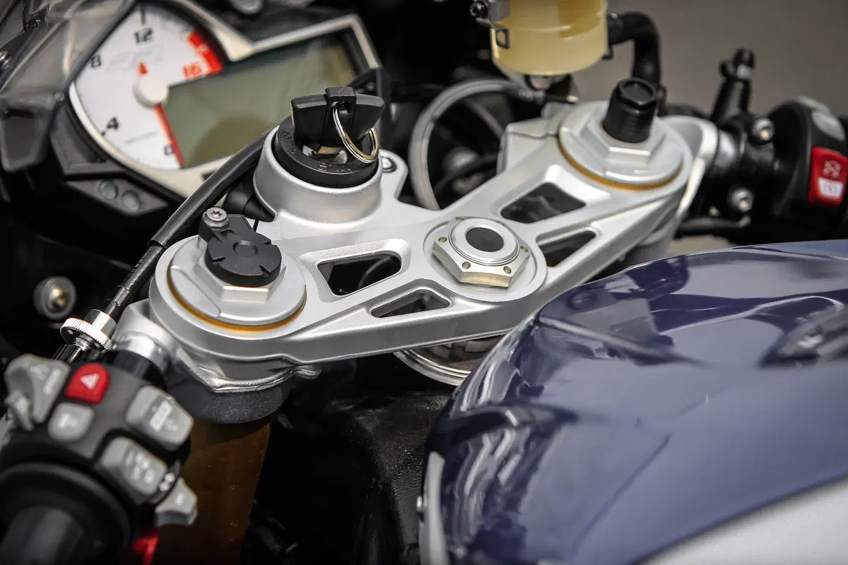 Supersportive 2015: BMW S1000RR 2015 statiche (4)