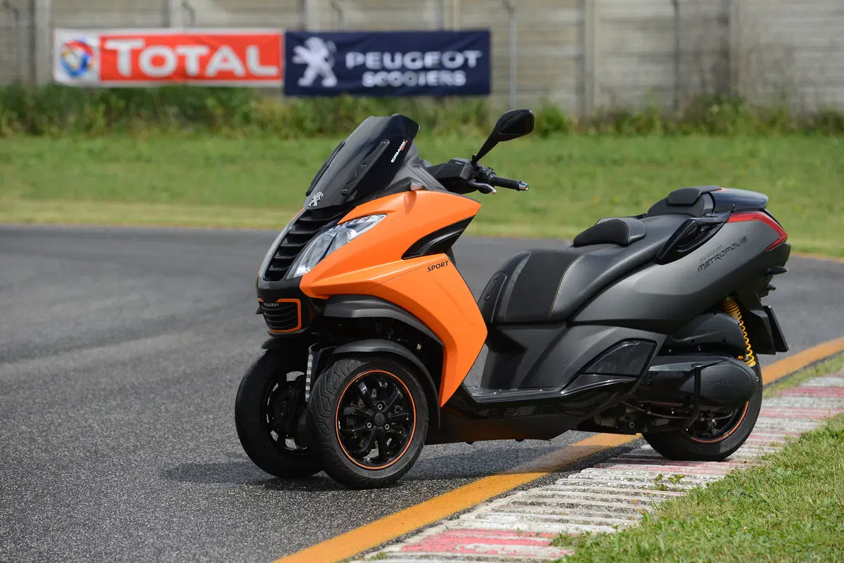 Peugeot Metropolis 400 Metropolis 400 Sport (2015 - 16) (9)