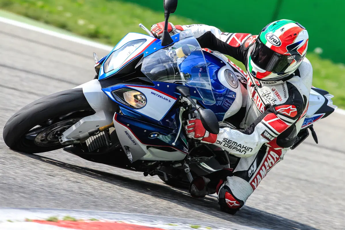 Supersportive 2015: BMW S1000RR