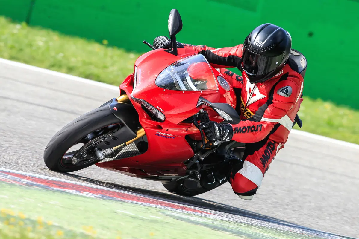 Supersportive 2015: Ducati Panigale 1299S (2)