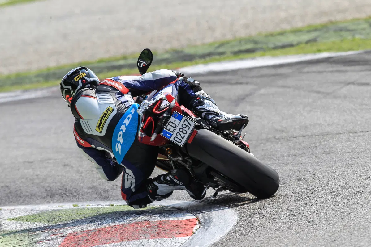 Supersportive 2015: Ducati Panigale 1299S (4)