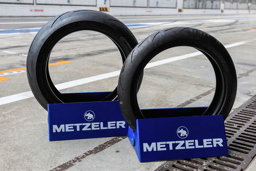 La scolpitura per le Metzeler Racetec RR è identica per tutte le versioni