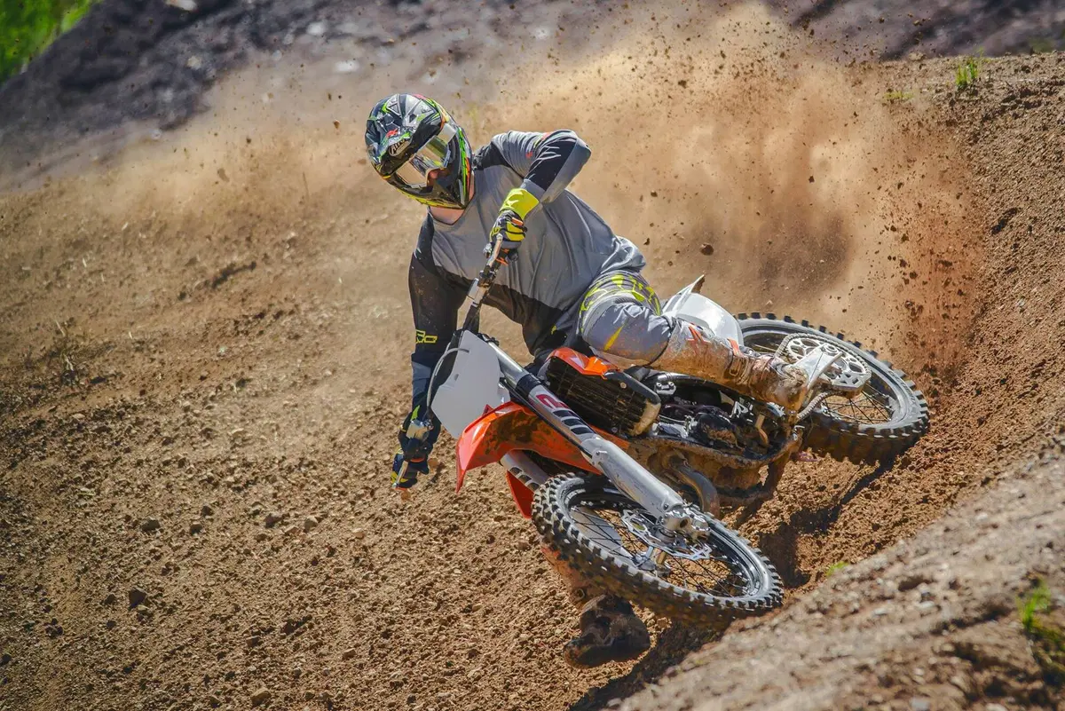 KTM SX 2016: arriva la forcella ad aria. Motori 4 tempi e 125 nuovi (11)