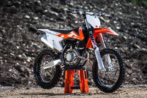 KTM SX 2016: arriva la forcella ad aria. Motori 4 tempi e 125 nuovi (3)