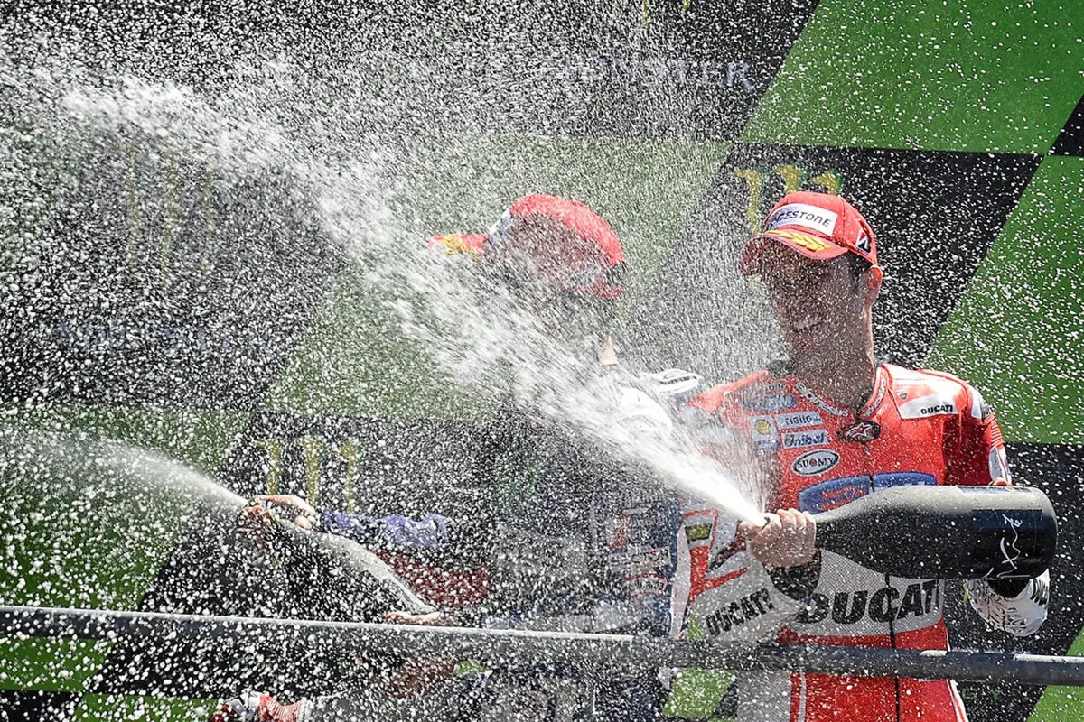 MotoGP 2015, Le Mans. Le foto più spettacolari del GP di Francia (15)