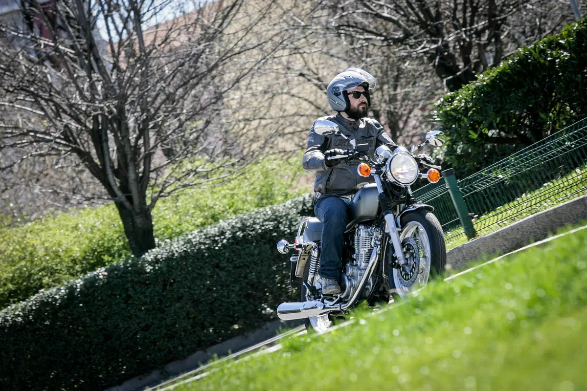 Yamaha SR400 (4)