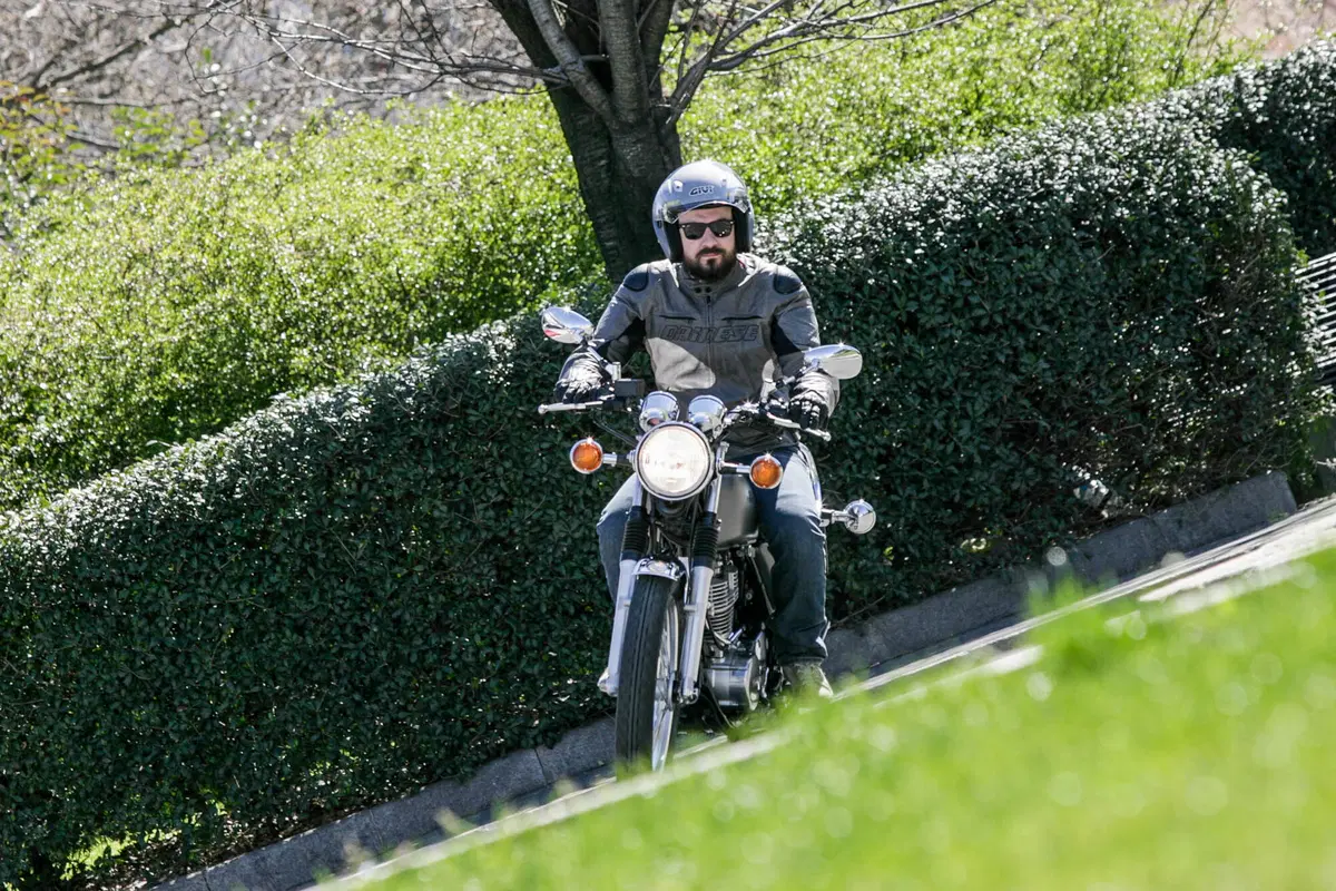 Yamaha SR400
