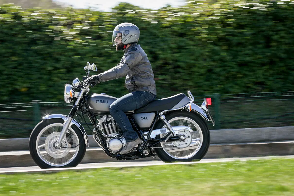 Yamaha SR400 (2)