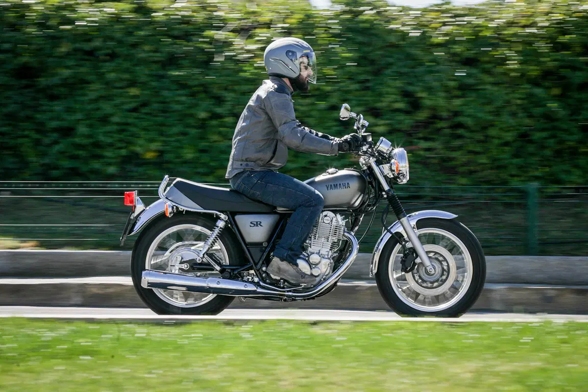 Yamaha SR400 (3)