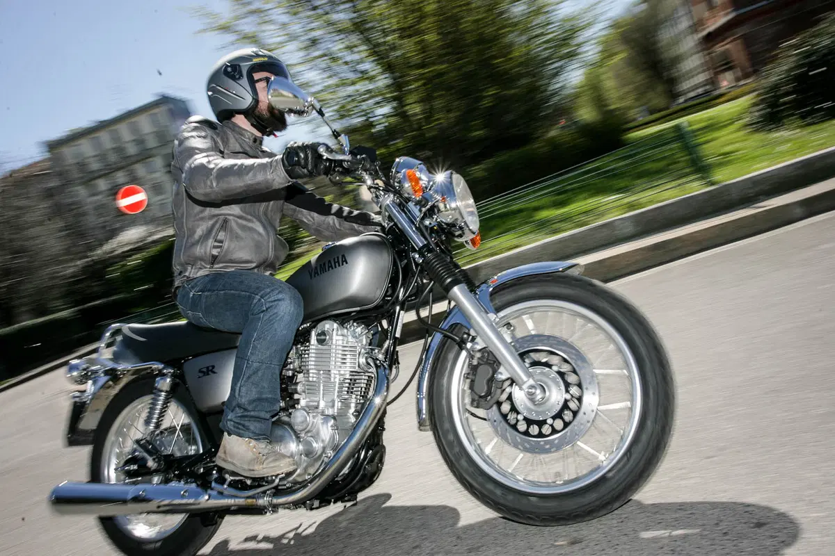 Yamaha SR400 (6)