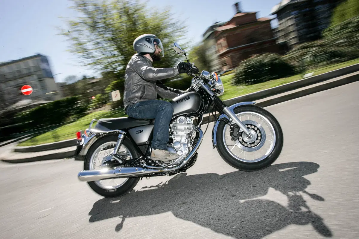 Yamaha SR400 (7)
