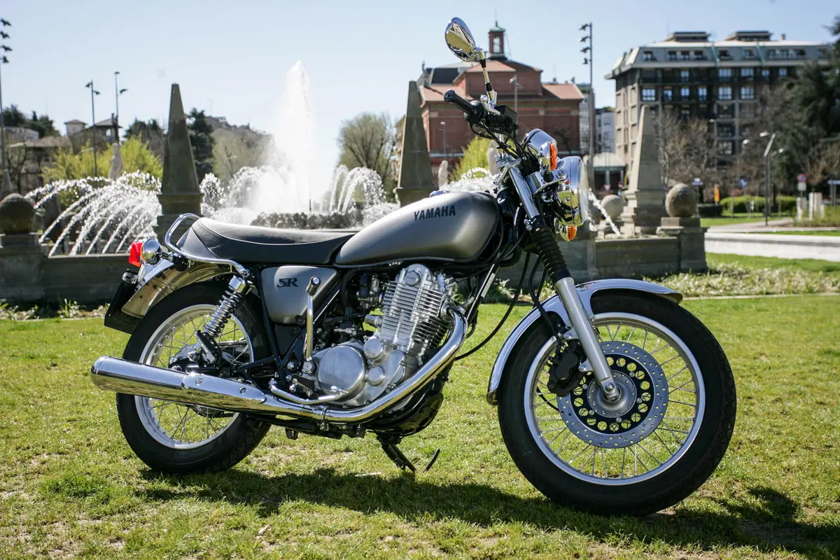 Yamaha SR400 (9)