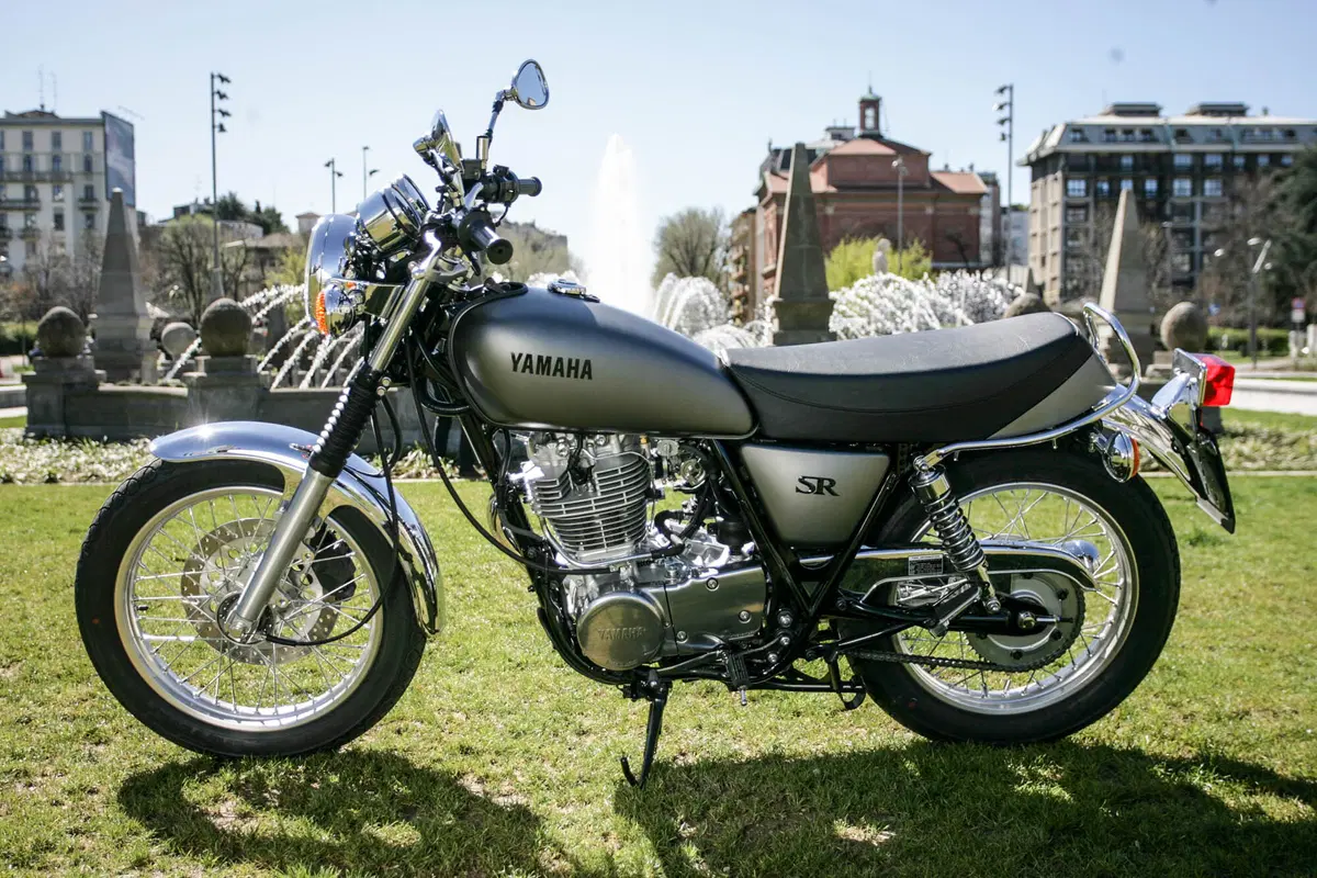 Yamaha SR400 (10)
