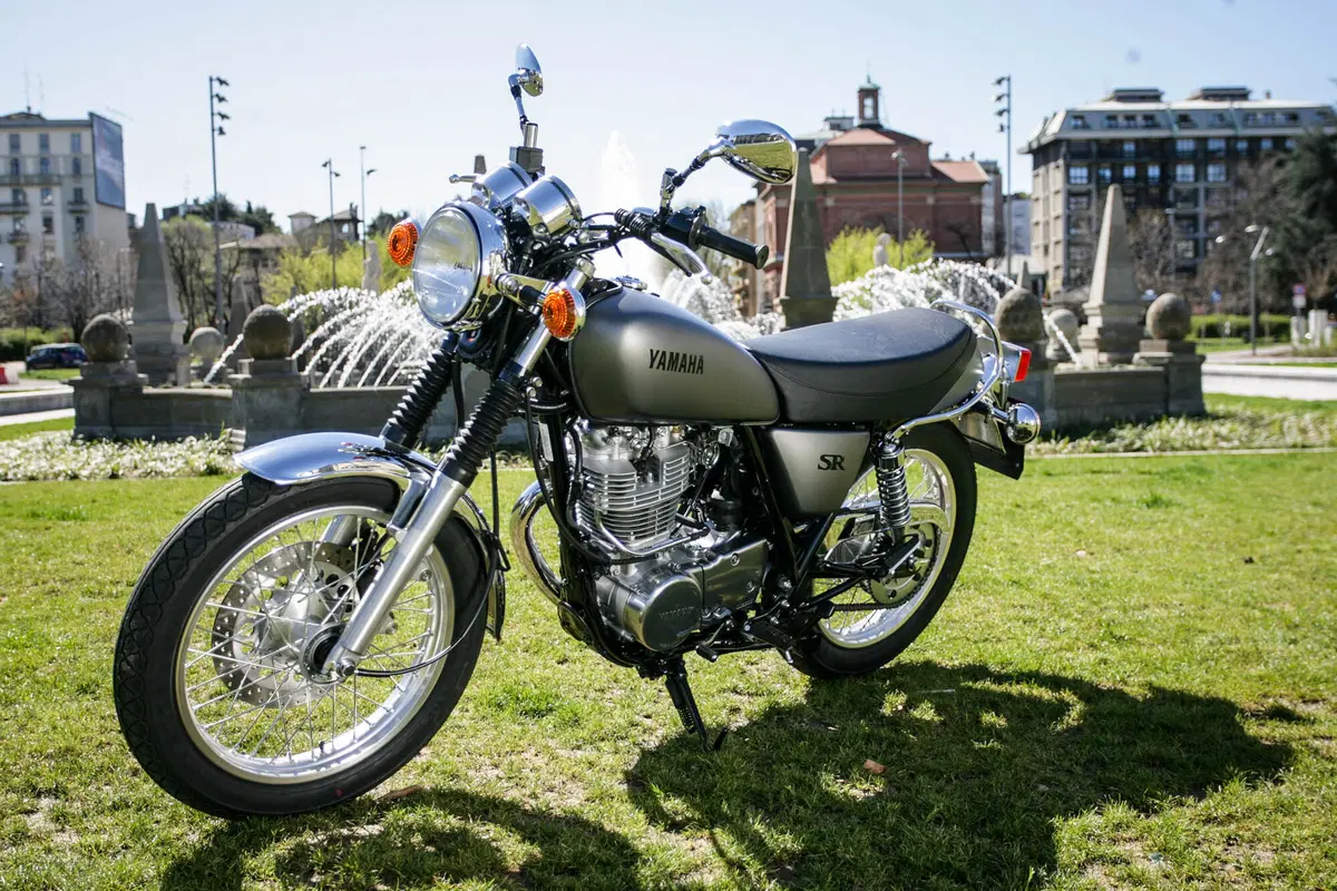 Yamaha SR400 (11)
