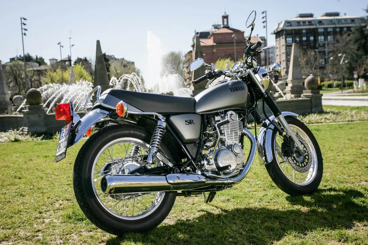 Yamaha SR400 (14)
