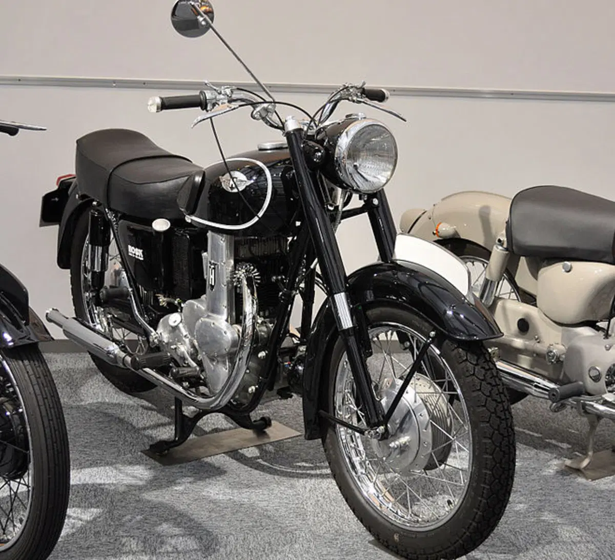 Yamaha SR400 (8)