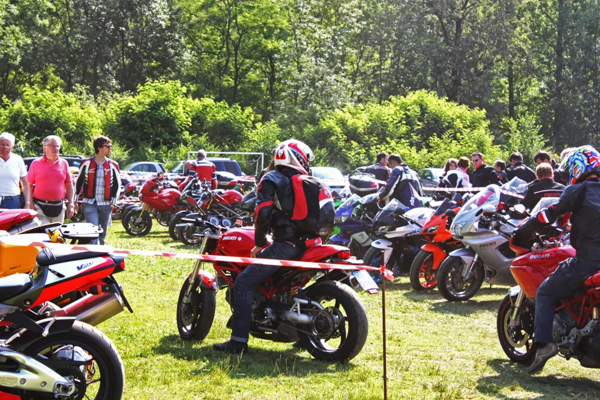 WDLA 2015: a Oleggio Castello una festa per le bicilindriche di Borgo Panigale (3)