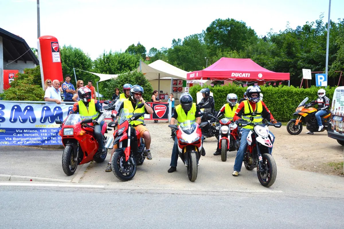 WDLA 2015: a Oleggio Castello una festa per le bicilindriche di Borgo Panigale