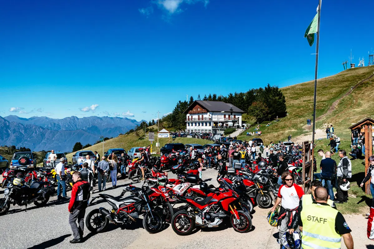 WDLA 2015: a Oleggio Castello una festa per le bicilindriche di Borgo Panigale (7)