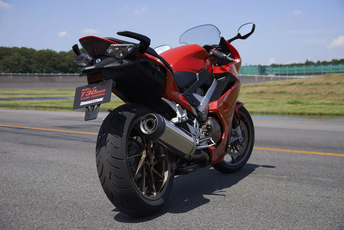 Bridgestone T30 Evo (9)