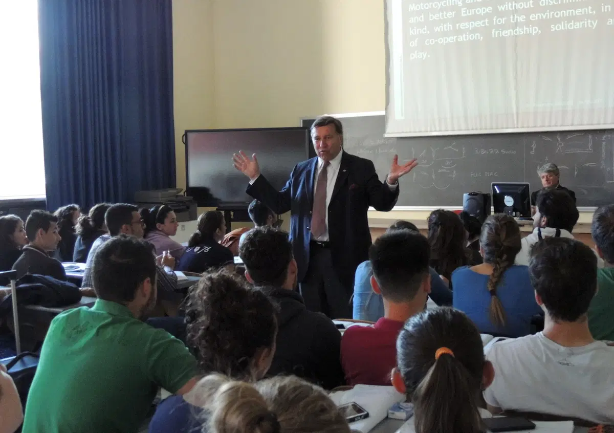 La FIM Europe incontra gli studenti dell'Universit&agrave; dello sport di Roma