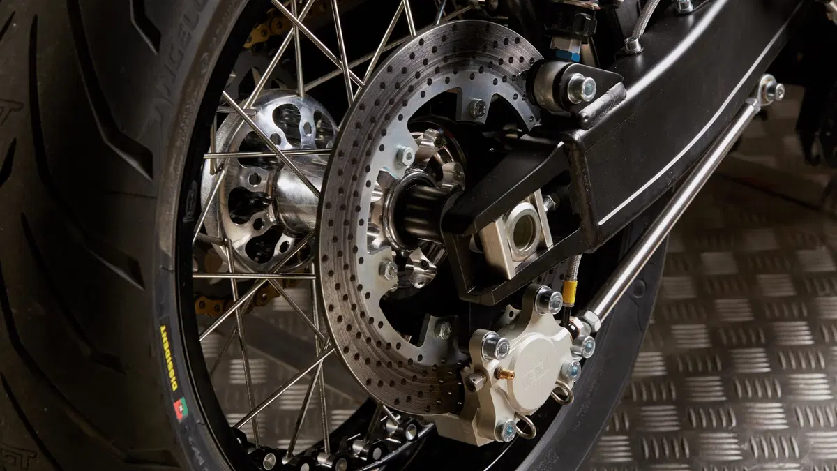 Yamaha XJR 1300 Yard Built “Dissident” (20)