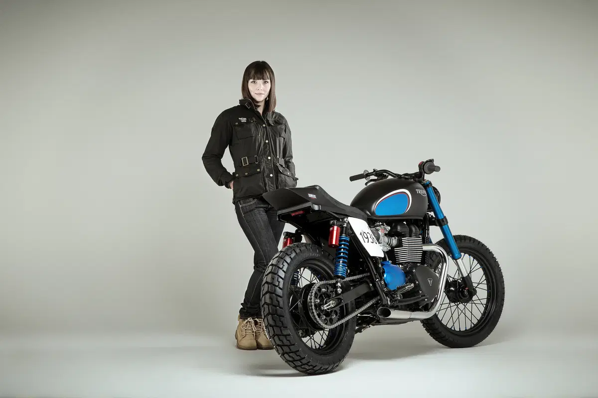 Triumph Bonneville Street Tracker: al London Bike Shed con Barbour