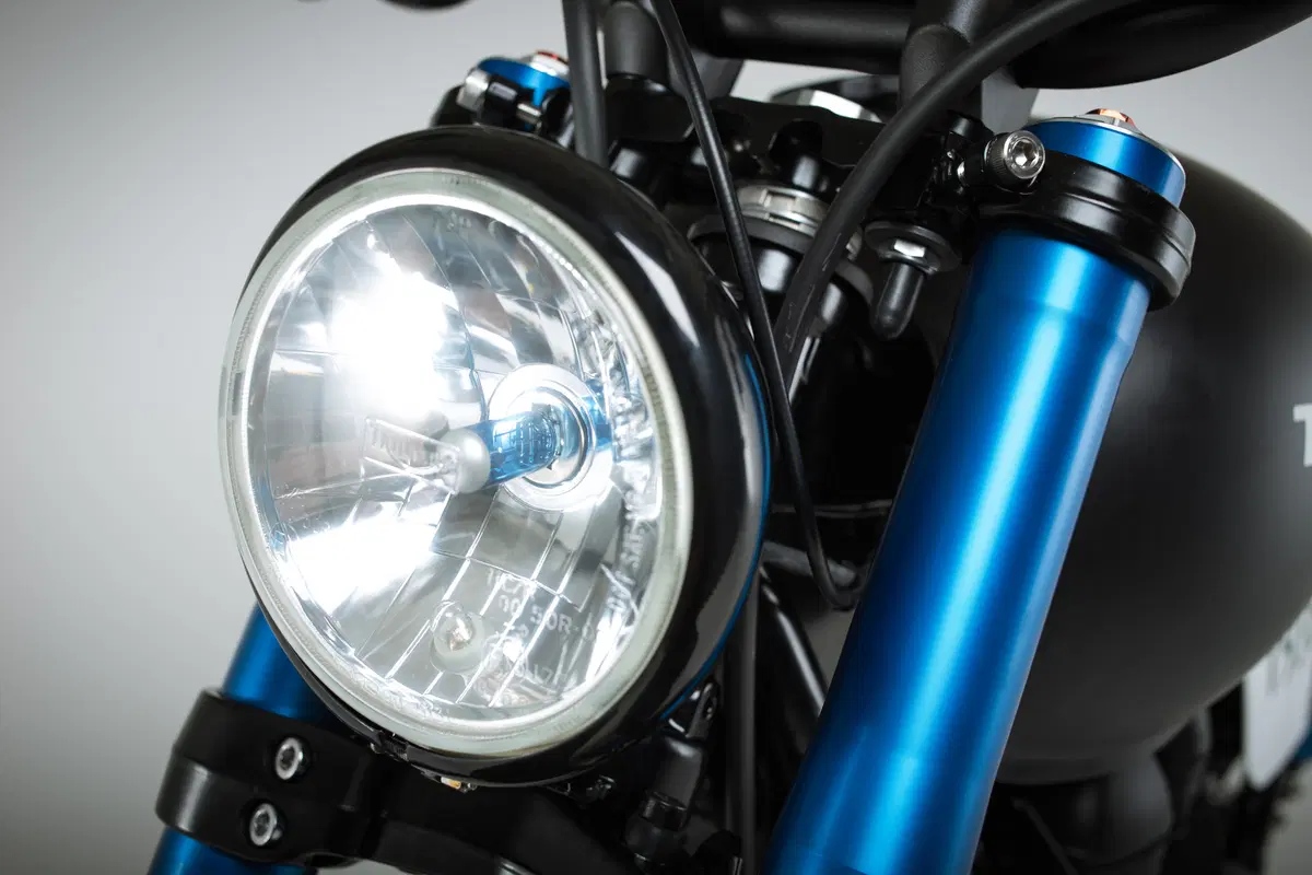 Triumph Bonneville Street Tracker: al London Bike Shed con Barbour (11)