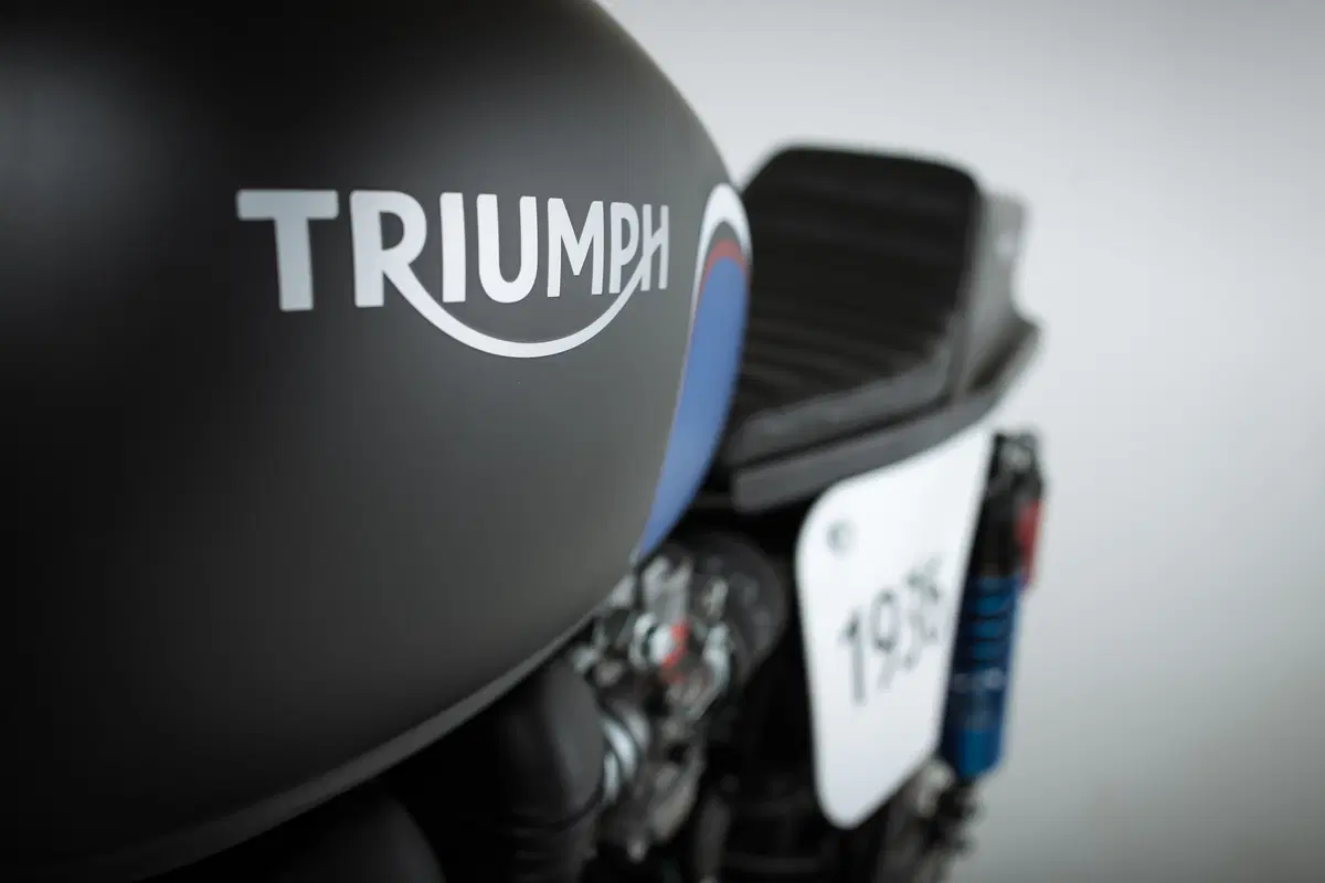 Triumph Bonneville Street Tracker: al London Bike Shed con Barbour (9)