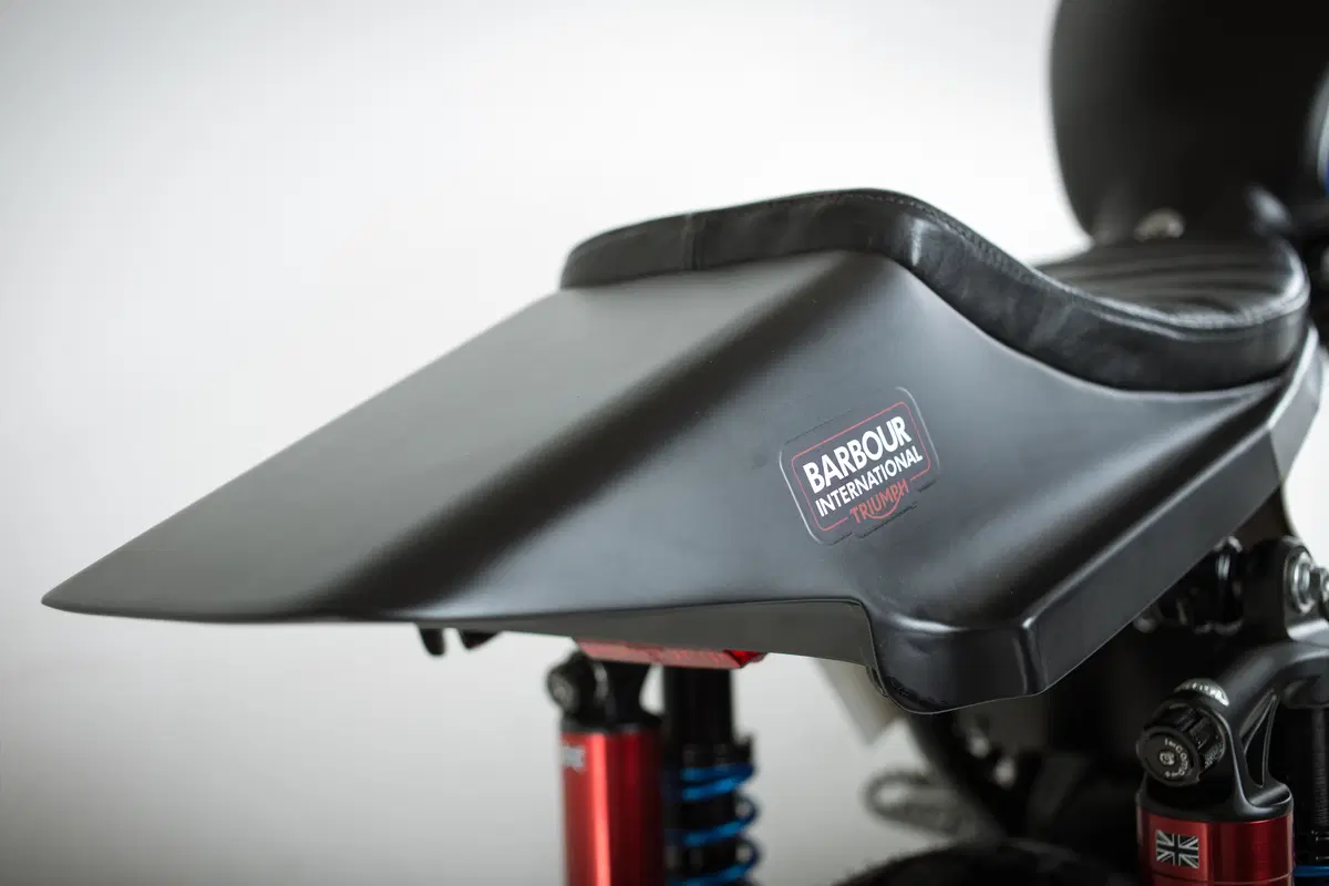 Triumph Bonneville Street Tracker: al London Bike Shed con Barbour (14)