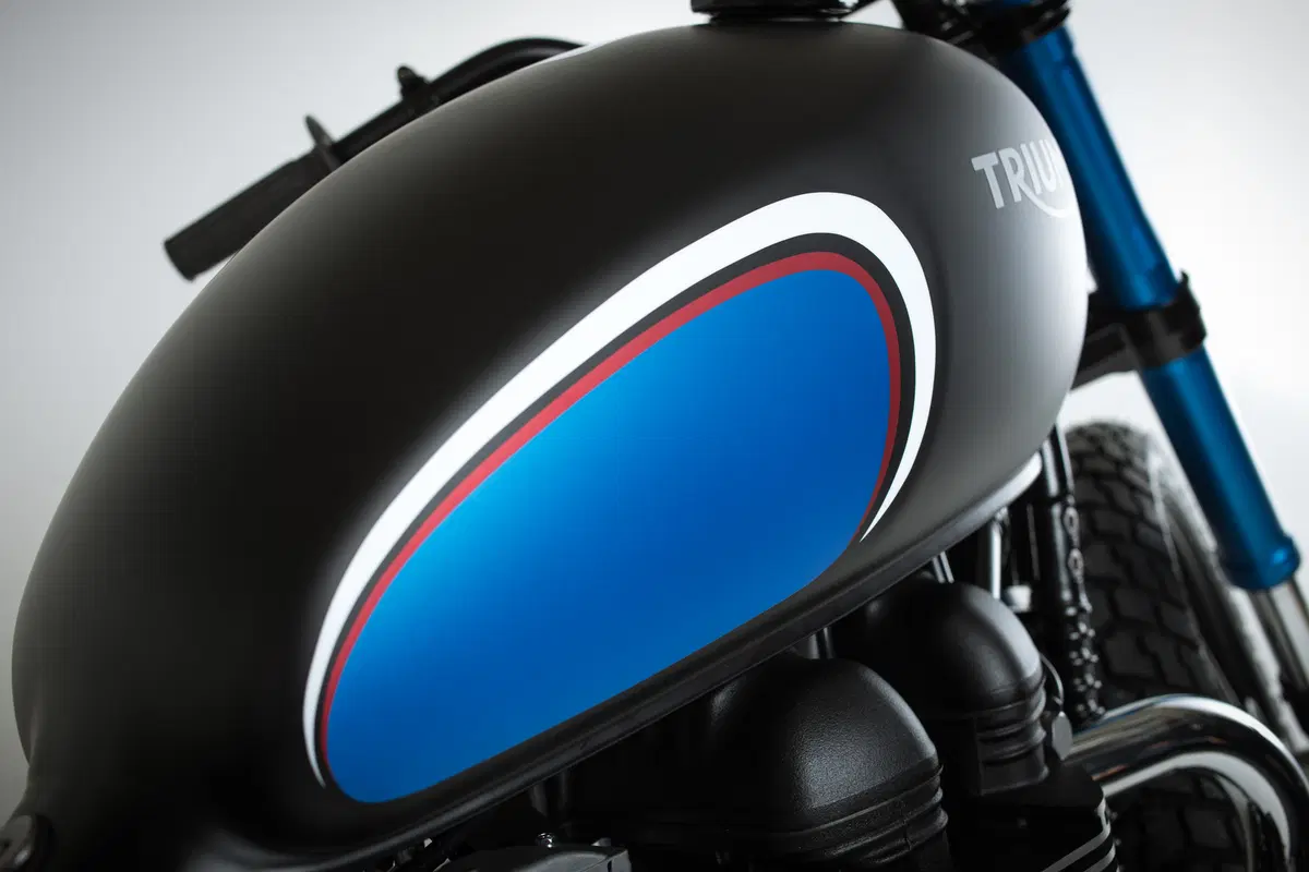 Triumph Bonneville Street Tracker: al London Bike Shed con Barbour (10)
