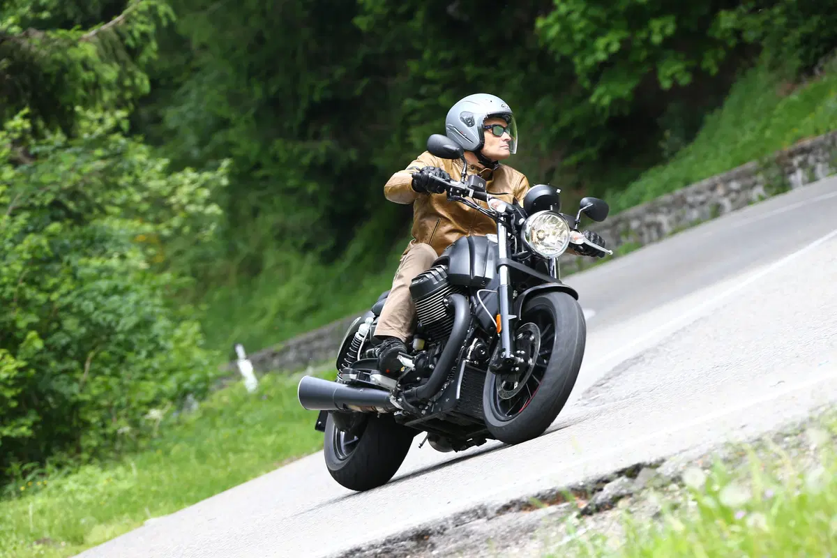 Moto Guzzi Audace (4)