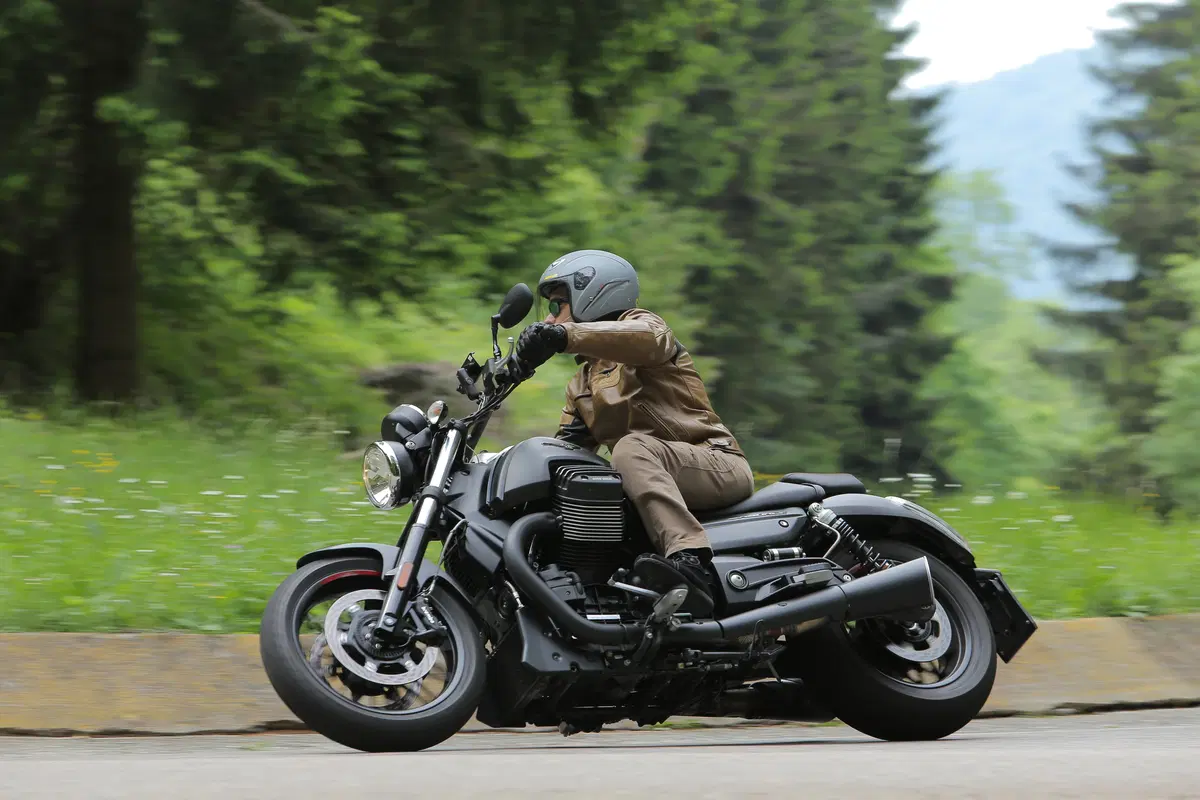 Moto Guzzi Audace (8)