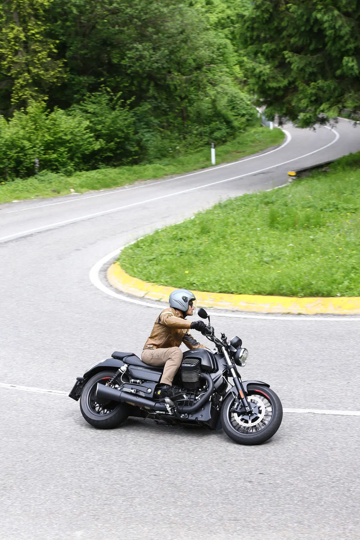 Moto Guzzi Audace (13)