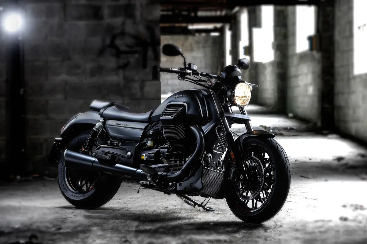 Moto Guzzi Audace (14)