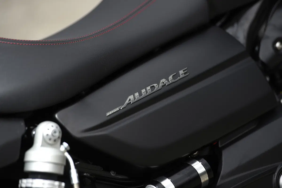 Moto Guzzi Audace (18)