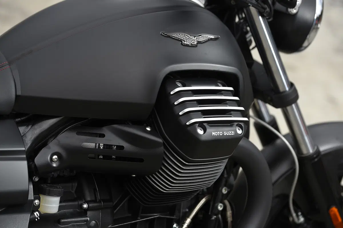 Moto Guzzi Audace (21)