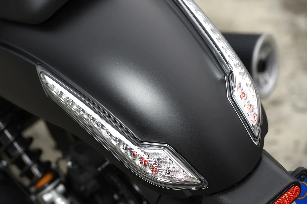Moto Guzzi Audace (23)