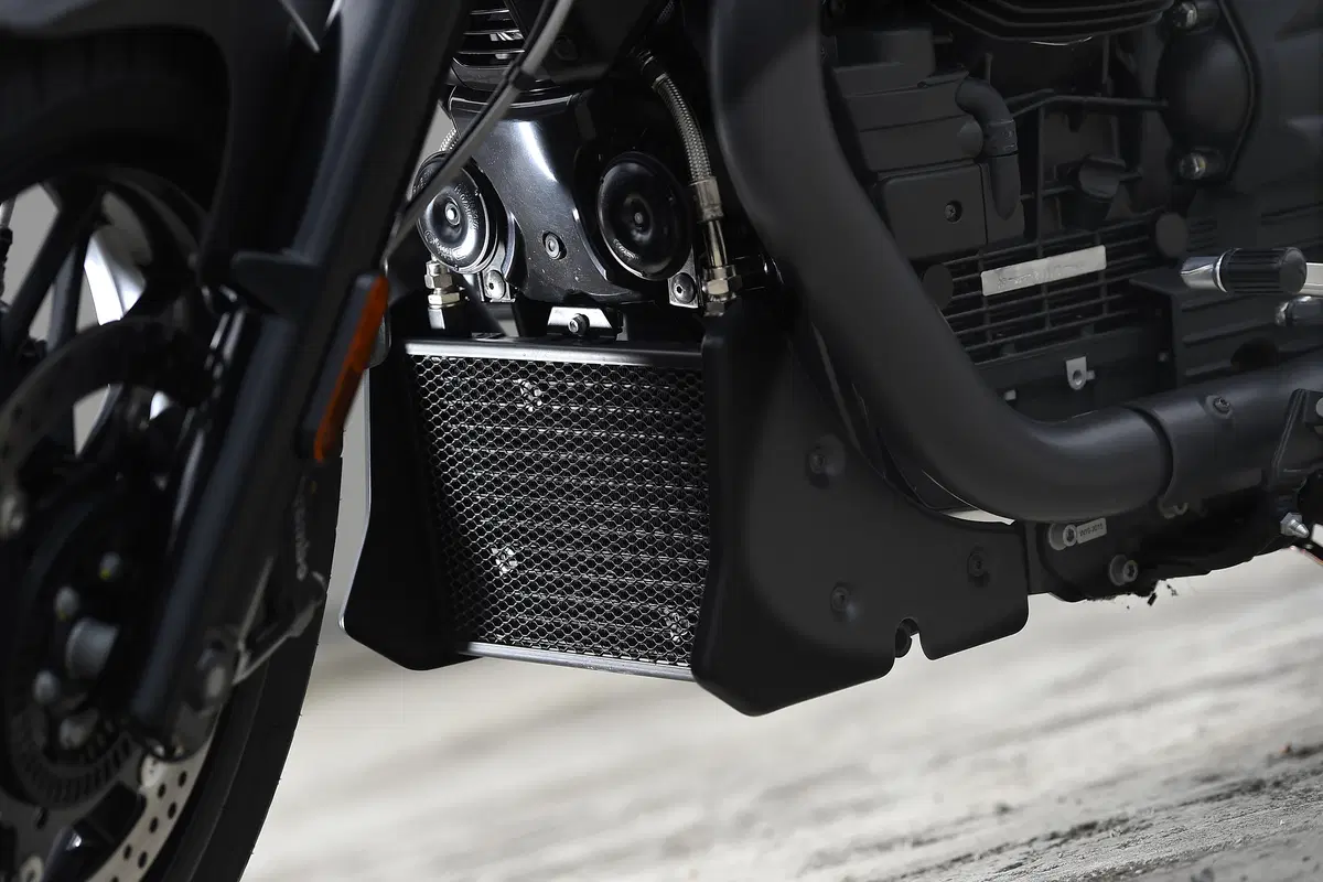 Moto Guzzi Audace (24)