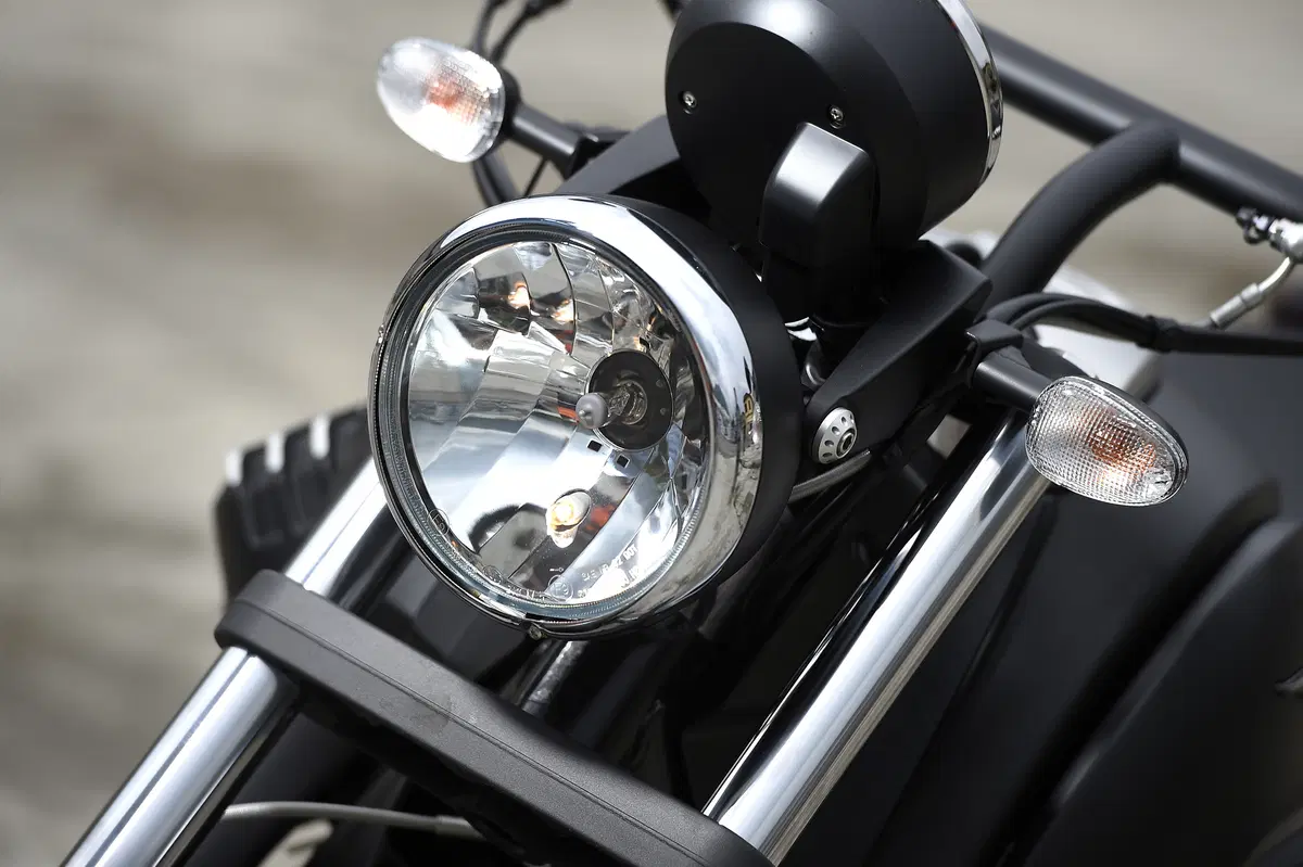 Moto Guzzi Audace (2)