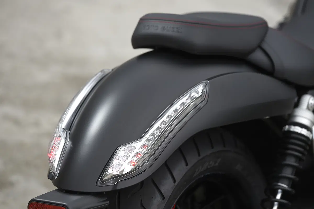 Moto Guzzi Audace (3)